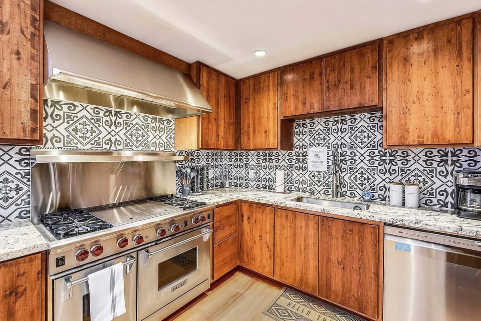 A professional grade Wolf stove/range to cook up a storm!