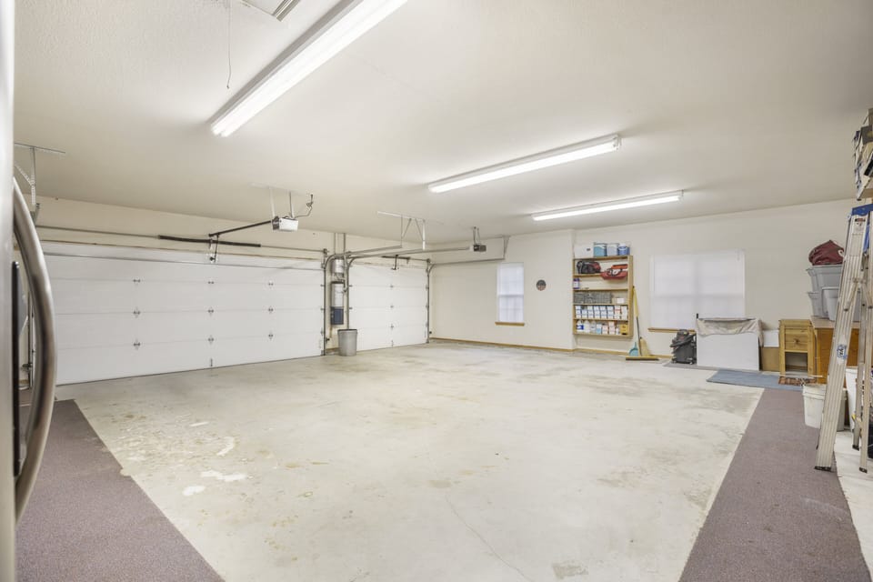 HUGE GARAGE