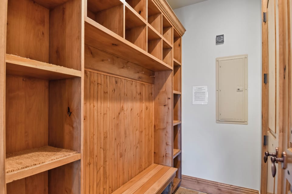 Convenient built-in cubbies, hooks, and bench seating provide the perfect space for organizing jackets, boots, ski gear, and outdoor essentials.