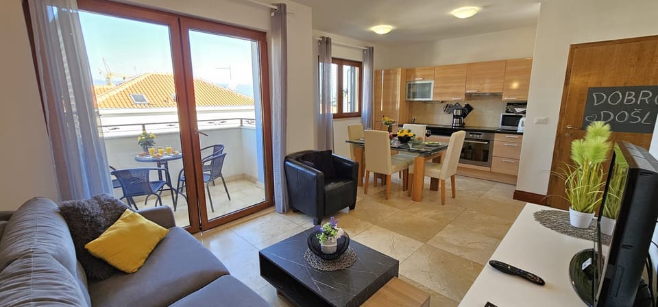 Open plan living/dining and kitchen area