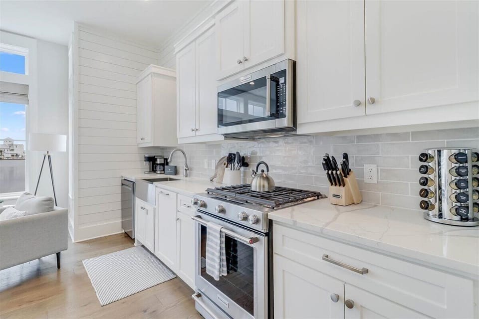 Kitchen, 1st Floor