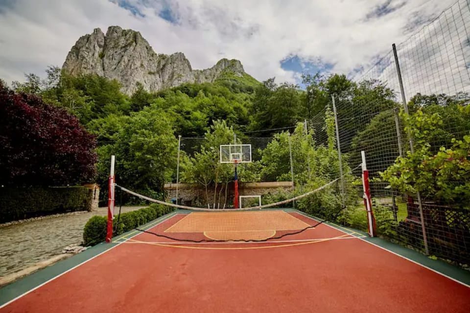 Sport court