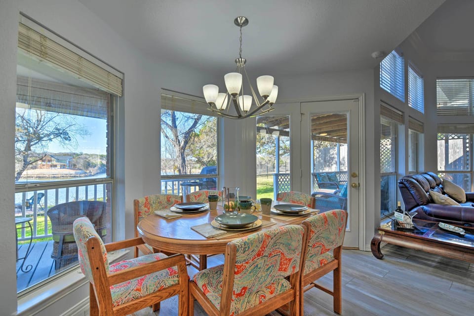 Dining Area | Complimentary Spices