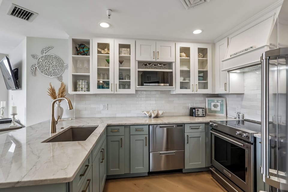 Newly renovated kitchen at 1505 Sea Crest.