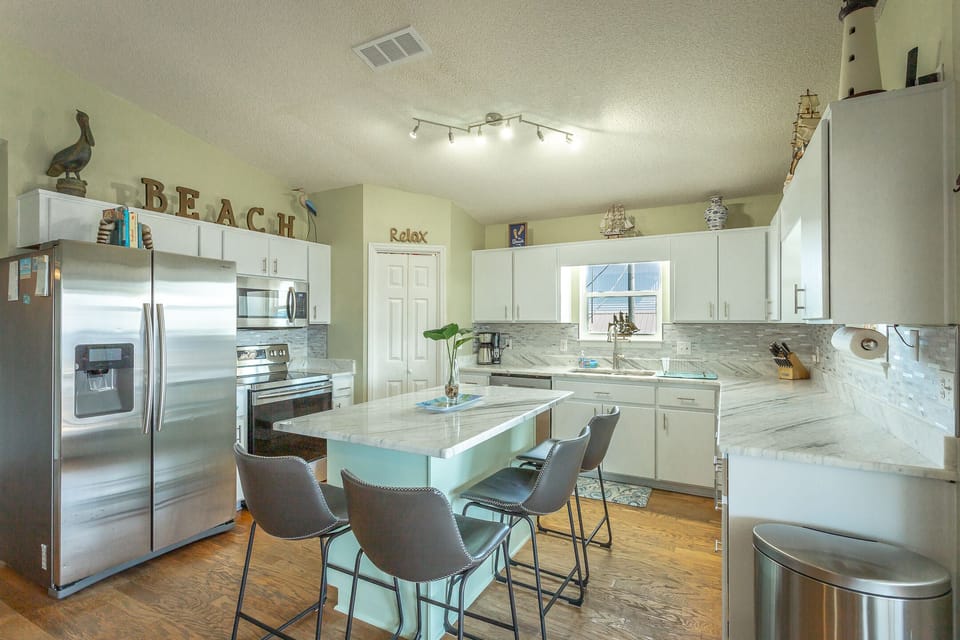 Updated & Upgraded Kitchen with Custom Granite Counters & stainless appliances