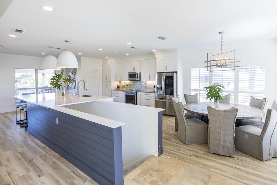 2nd fl open concept living w/ wide kitchen, dining area & spacious living room. 