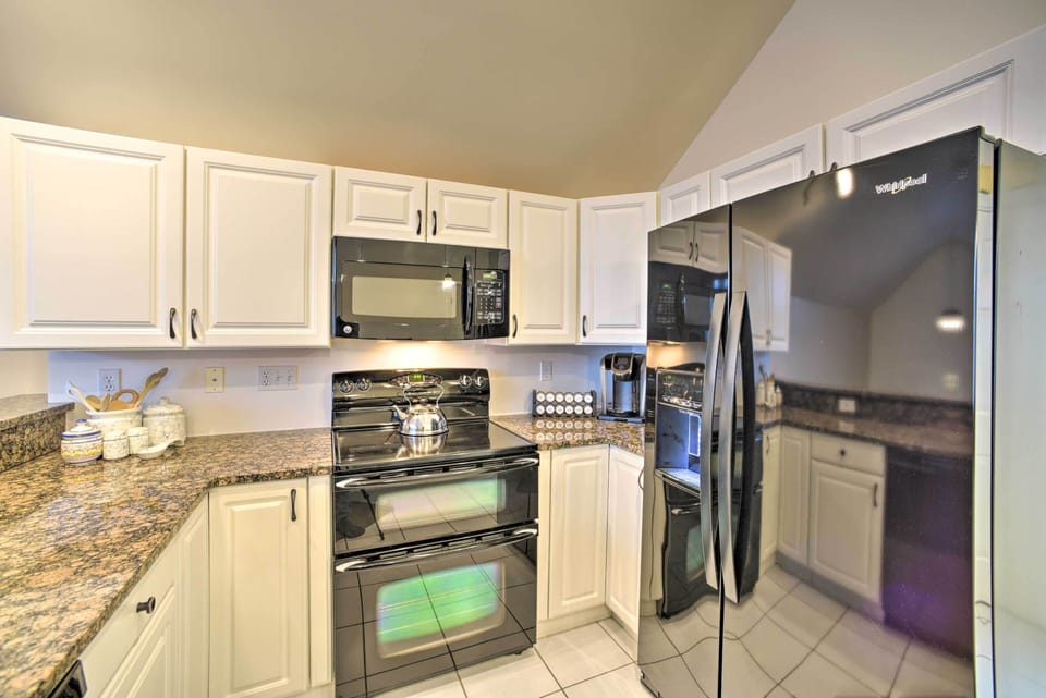 Kitchen | Blender | Keurig Coffee Maker | Hot Water Pot