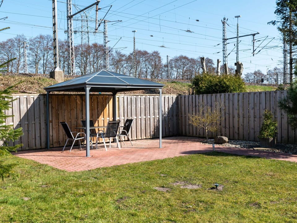 Roof, Shade, Garden, Gazebo, Outdoor Structure, Pavilion, Canopy, Garden Buildings, Yard, Outdoor Furniture