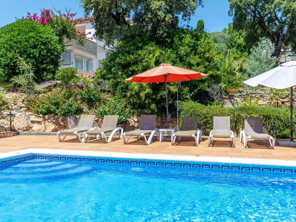 Swimming Pool, Resort, Outdoor Furniture, Garden, Eco Hotel, Landscaping, Hacienda, Villa, Hotel, Sunlounger