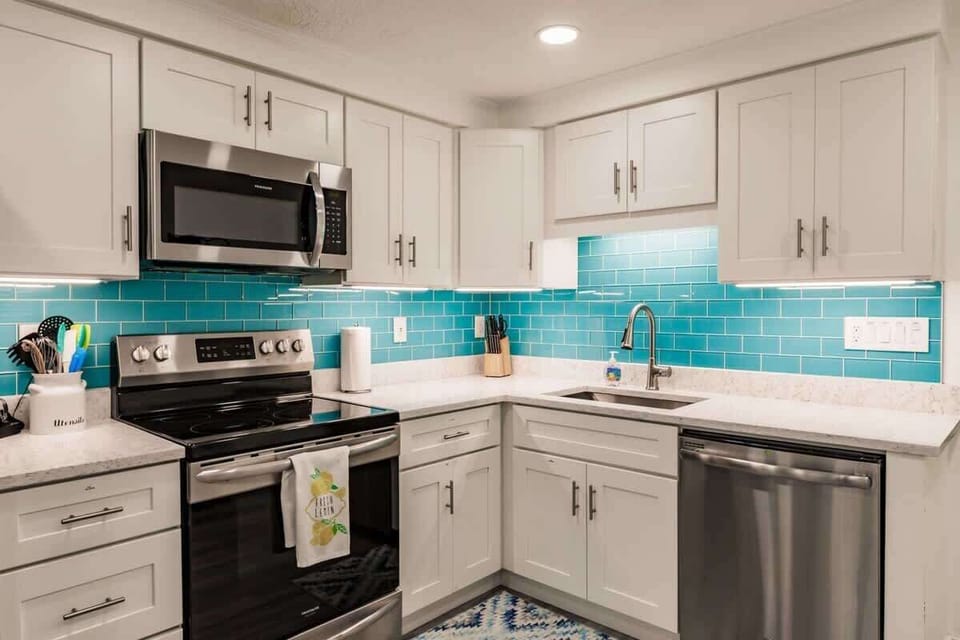 Right Villa | Beautiful Kitchen with Stainless Steel Appliances and Quartz Countertops