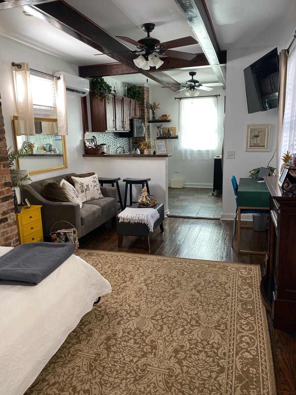 Desk for working vacations 