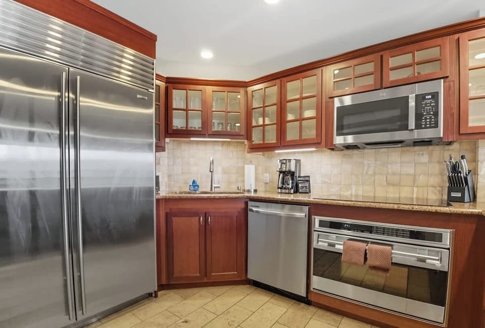  Cook in Comfort, Island Style – This fully equipped gourmet kitchen features top-tier appliances, granite countertops, and everything you need to prepare fresh island meals or quick beach-day snacks
