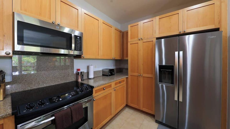 Fully equipped chef's kitchen - cook island-style meals at home