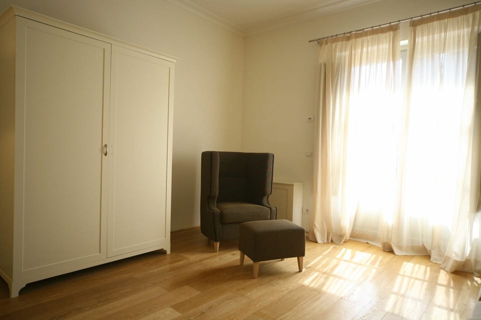 Bedroom, Room Detail