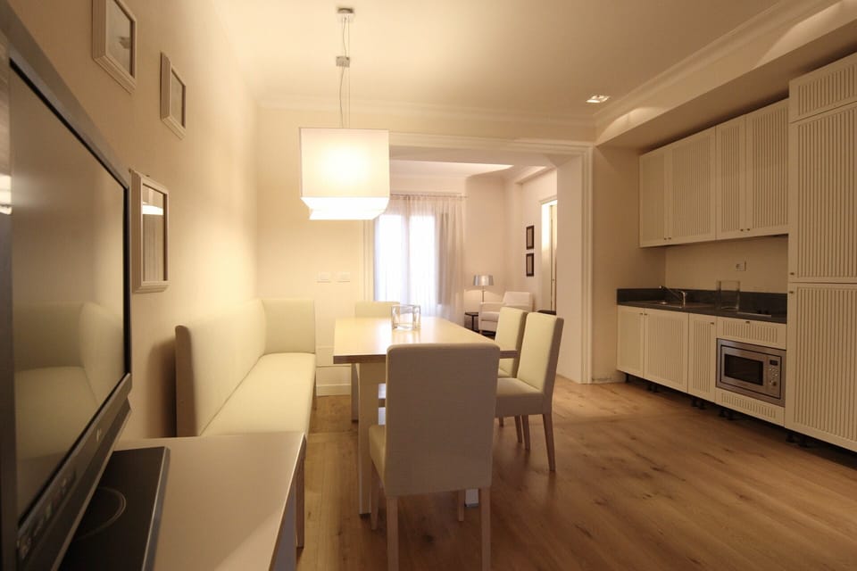 Amenities, Dining Room, Facilities, Kitchen, Living Room, Room Detail