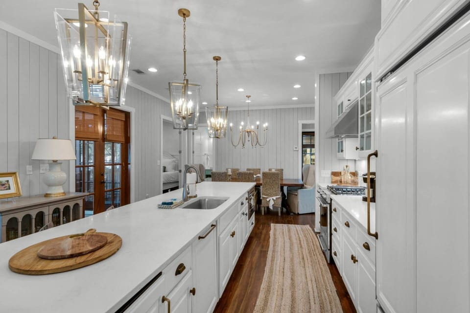 Well-organized kitchen with labels and kitchenware to meet all cooking needs (high-quality pots, pans, sharp knives, Tupperware containers, etc.).