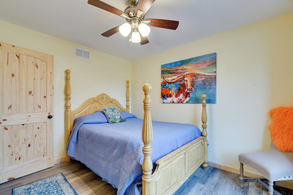 Bedroom 1 | Queen Bed | Walk-In Closet