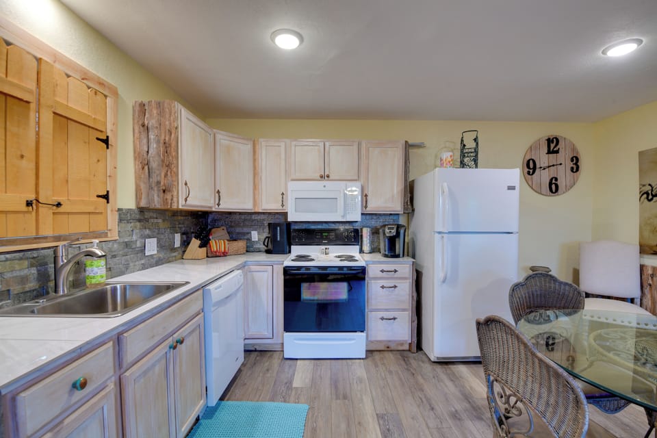 Kitchen | Keurig & Drip Coffee Makers | Toaster | Ice Maker
