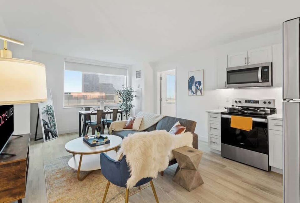 Unit 2 - A stylish and modern 2BR/3BA beachfront CozySuites await you!