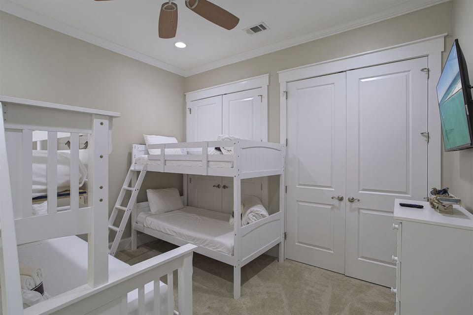 Aqua Waters Bunk Room