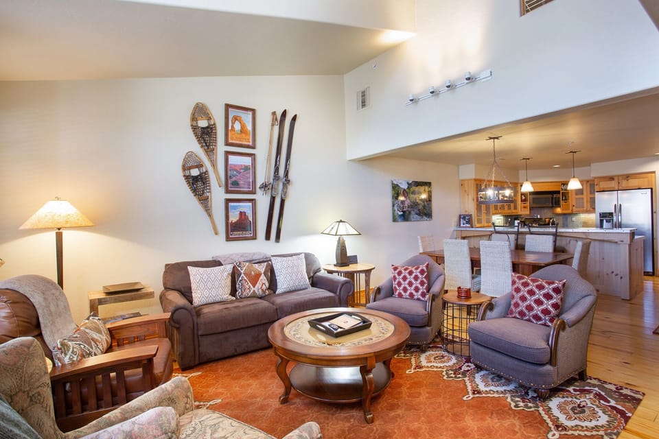 Living Room, Room, Indoors, Furniture, Couch