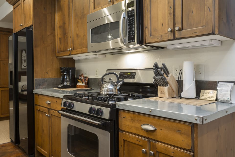 Room, Indoors, Oven, Microwave, Kitchen