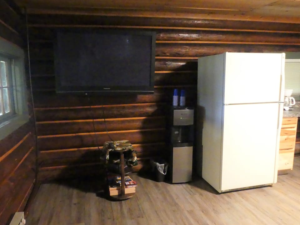 TV/DVD, hot/cold water machine, fridge