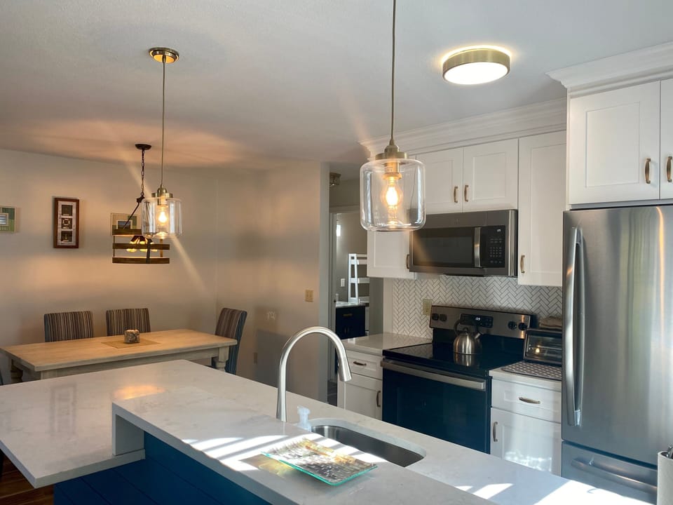 Kitchen/Dining Area