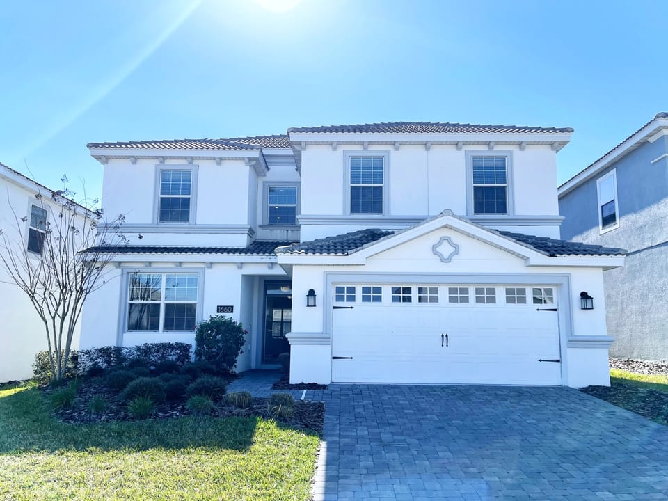 Beautiful 6 bed 6 bath villa located in Champions Gate Resort