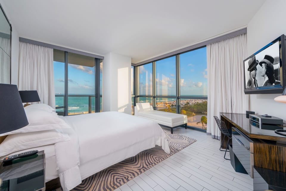 Full Oceanfront Master Bedroom overlooking the Ocean!