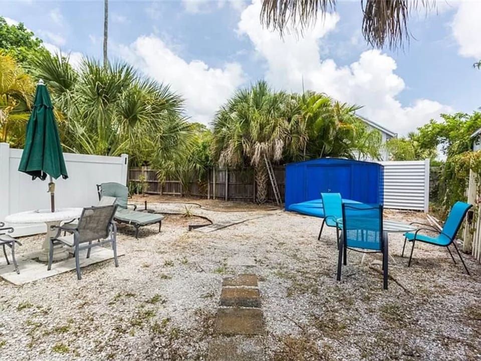 PRIVATE BACKYARD