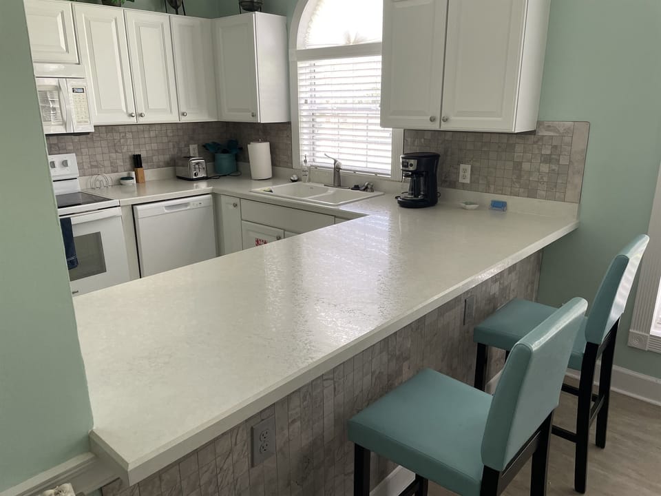 Breakfast Bar/Kitchen