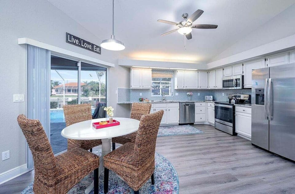 Dining Nook  Open to Kitchen