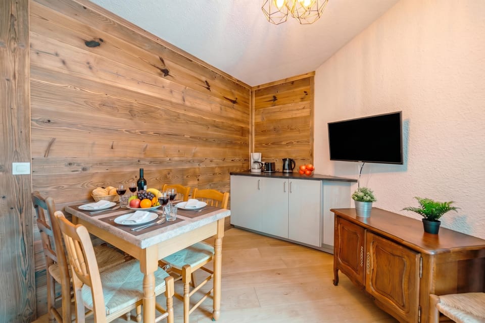Kitchen and dining area