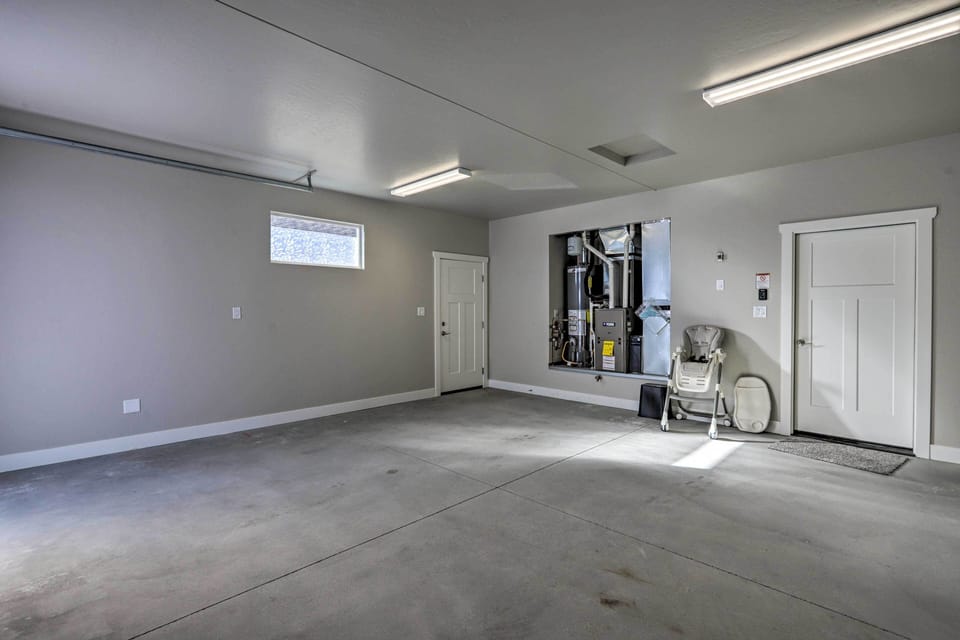 Garage Parking (2 Vehicles) | Driveway Parking (2 Vehicles)