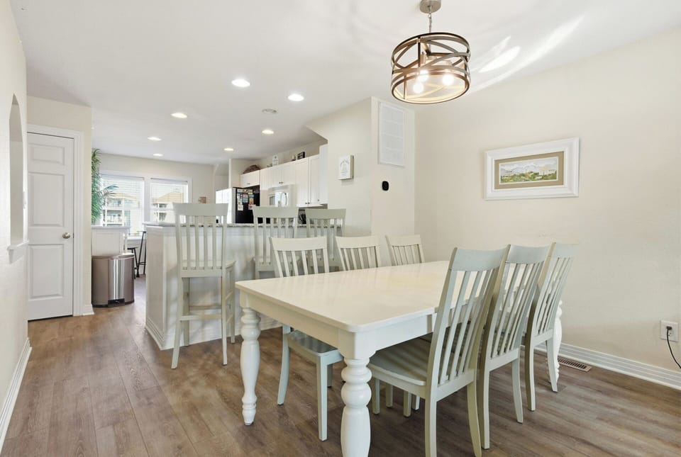 Second Level Dining
