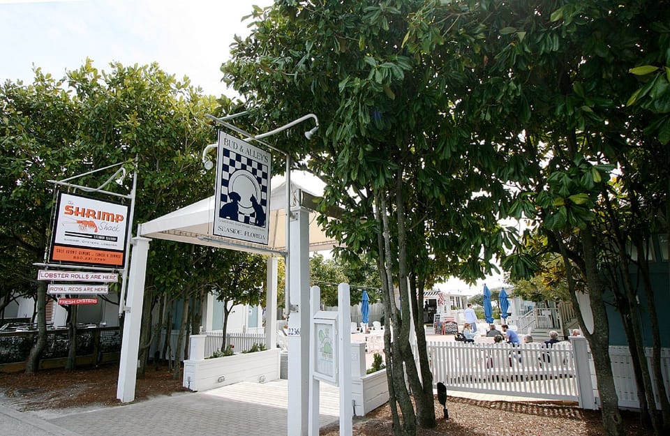 Bud and Alleys in Seaside 