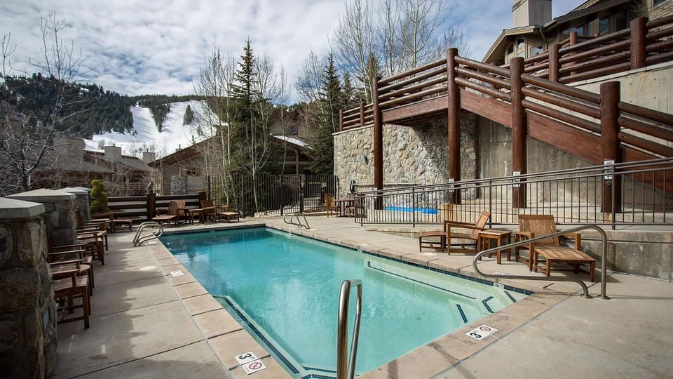 Hotel, Building, Resort, Jacuzzi, Tub