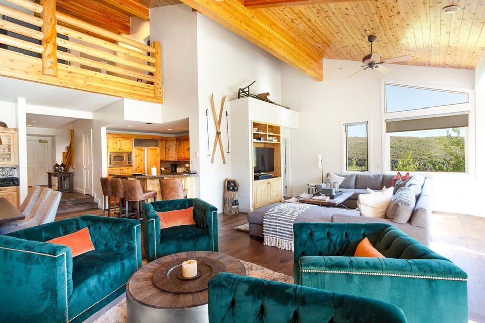 Living Room, Room, Indoors, Furniture, Couch