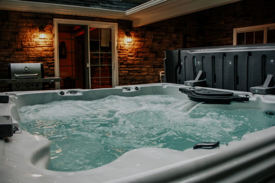 Indoor spa tub