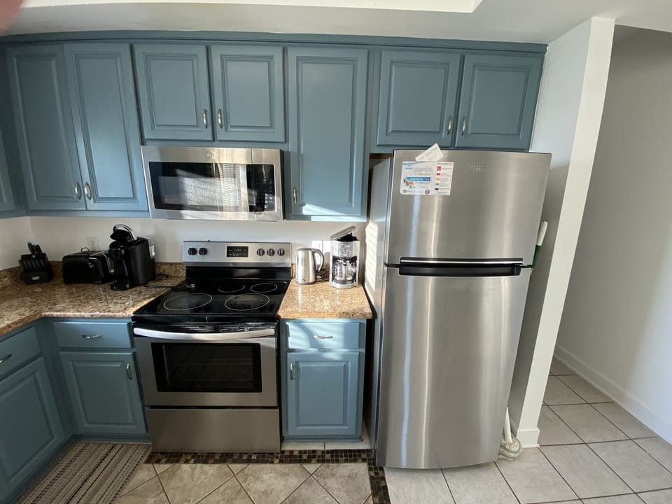 Kitchen appliances (1st floor)