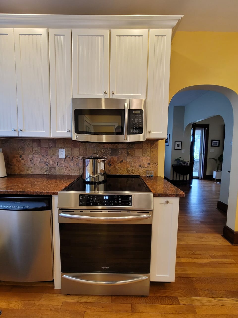 Induction stove w/air fryer.