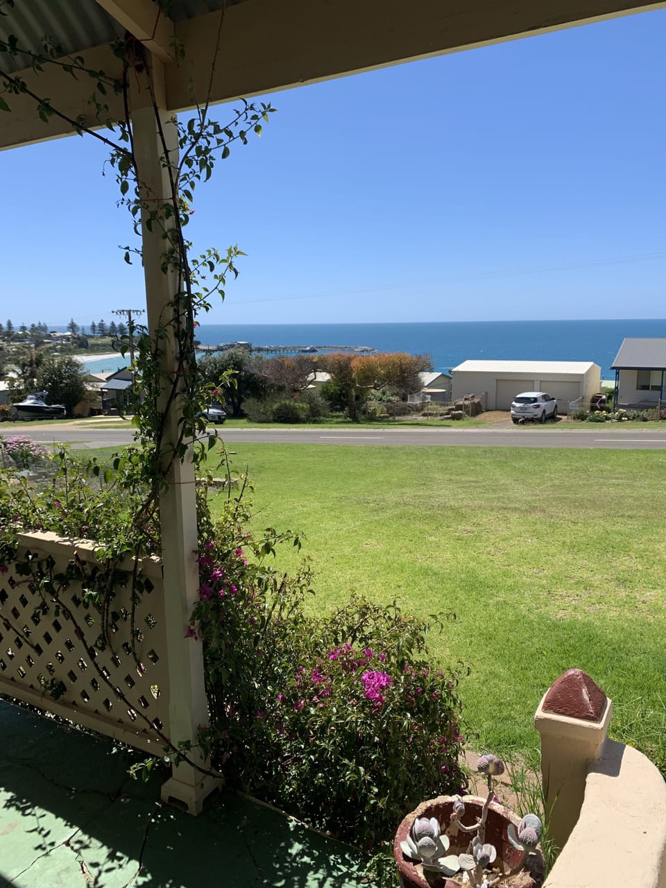 Enjoy the peacefulness from the front verandah 