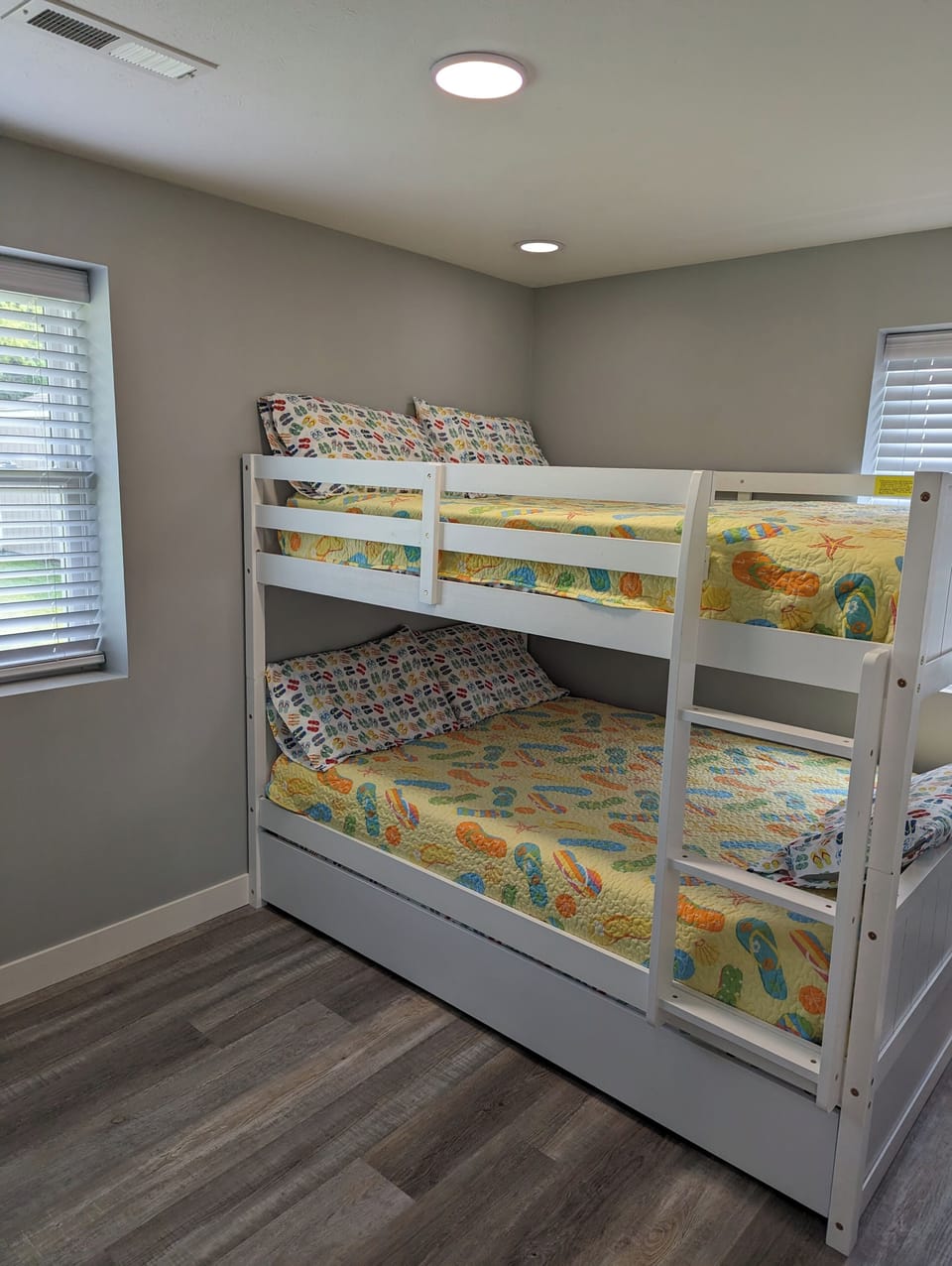 Full / Full / Bunk Beds with twin trundle 