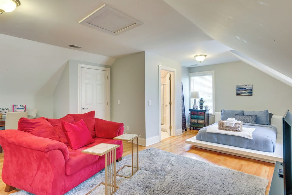Summerville Vacation Rental | Studio | 1BA | 375 Sq Ft | Stairs Required