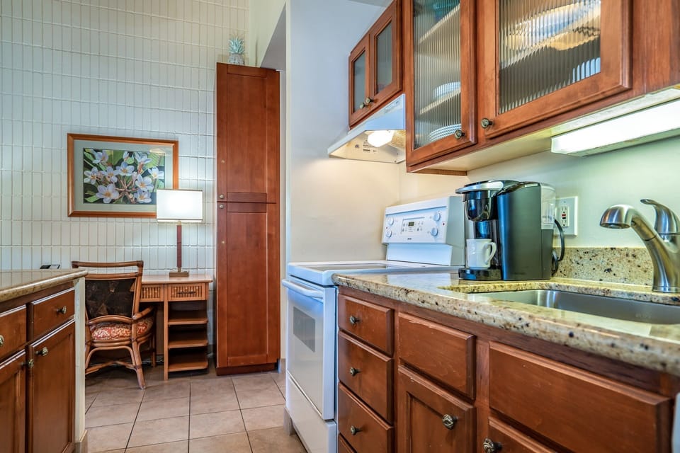 Fully Stocked Kitchen