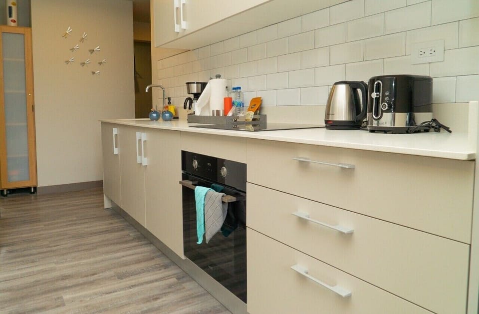 Full kitchen
