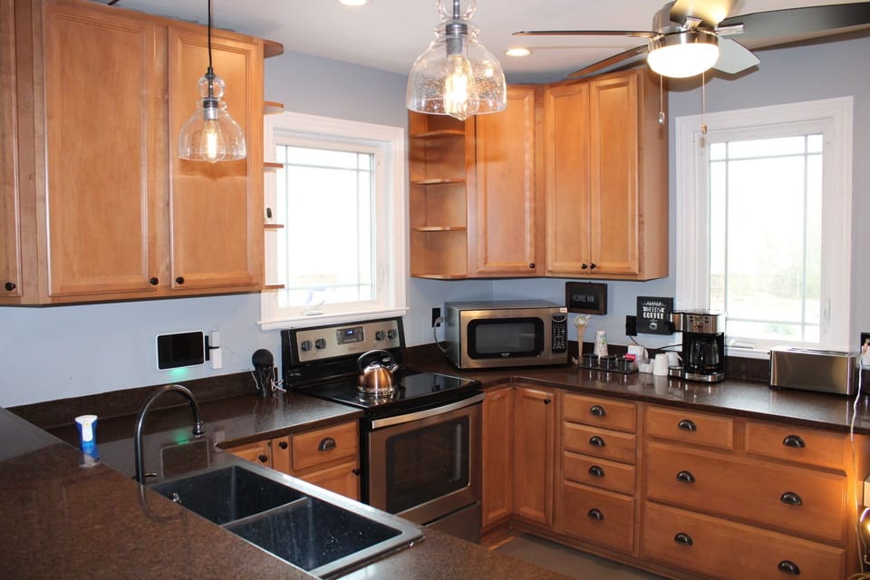 Fully equipped kitchen to include a coffee/tea/hot chocolate