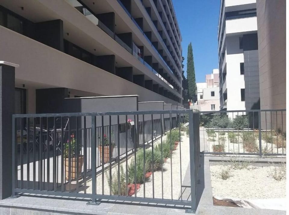 balcony street view