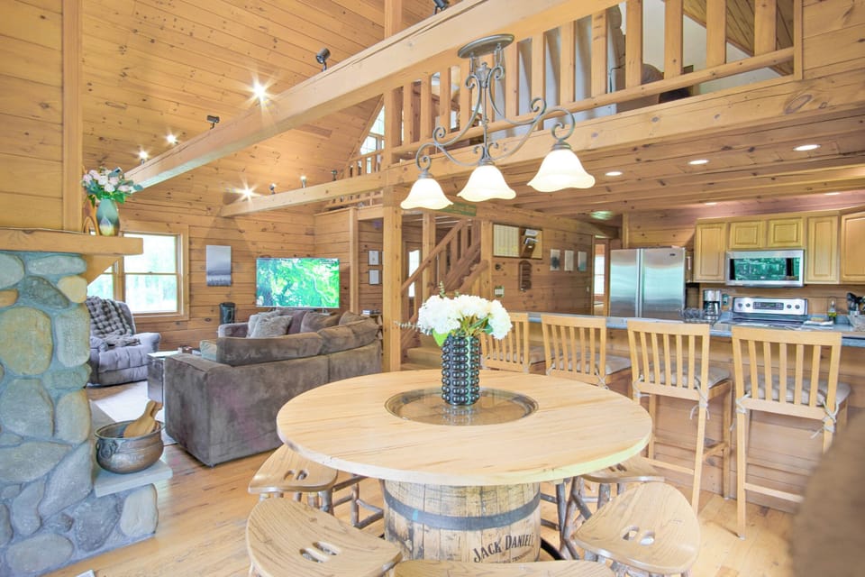 Whether you want to enjoy an lovely dinner, or thrilling game night, our authentic barrel table comfortably seats up to 8 guests